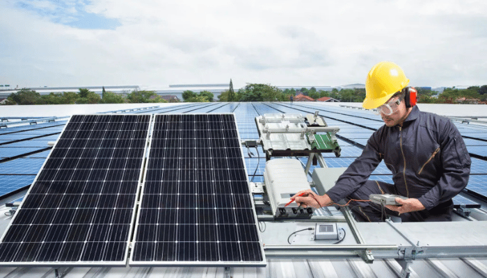 چرا نگهداری و تعمیرات منظم نیروگاه خورشیدی ضروری است؟